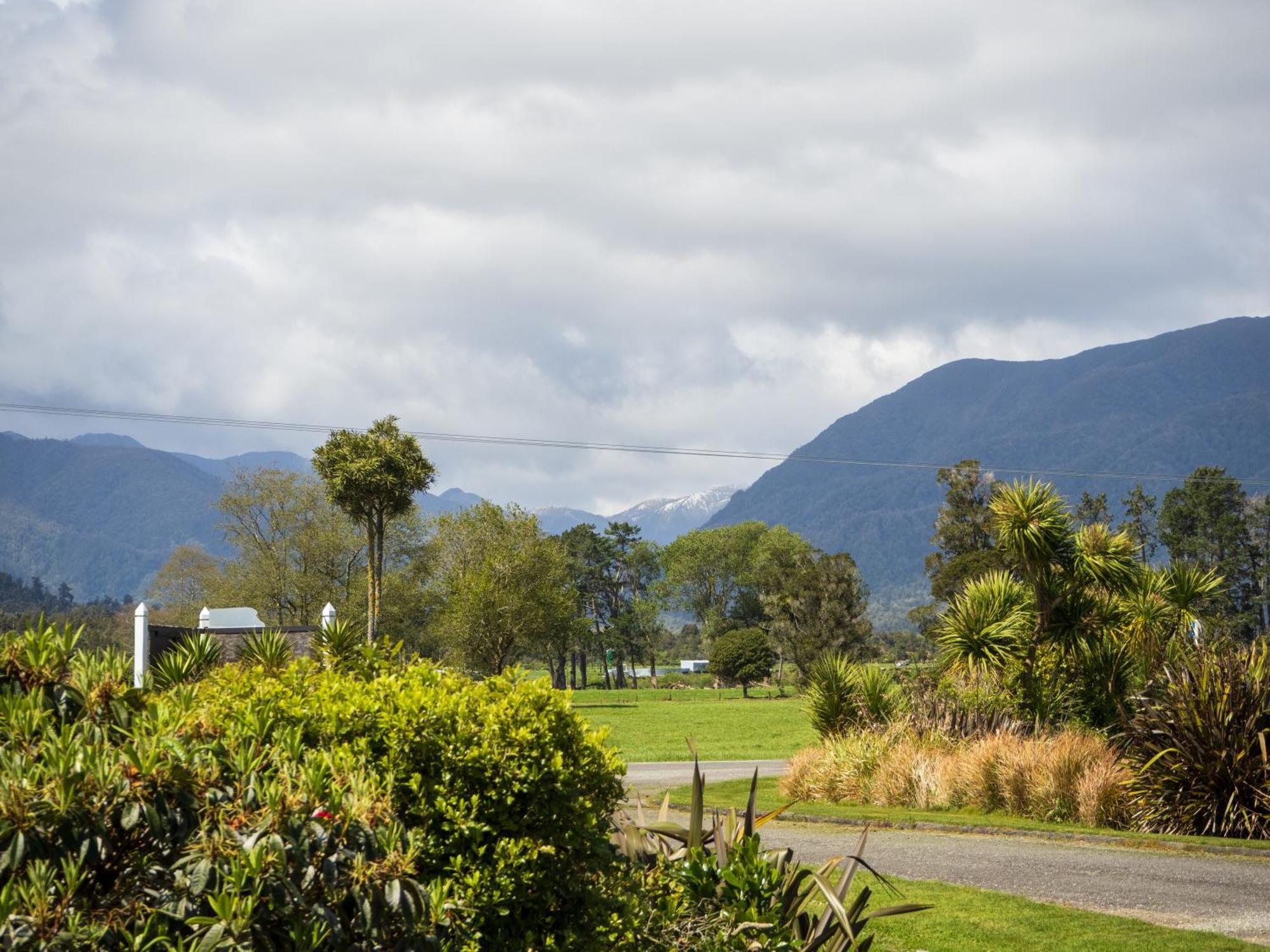 Karamea River Motels Exteriör bild